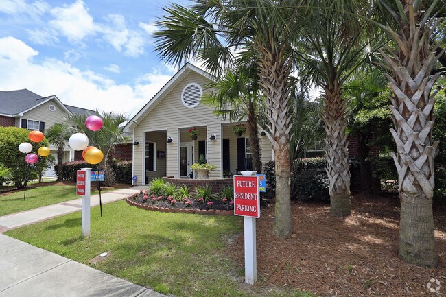 Community: Leasing Center