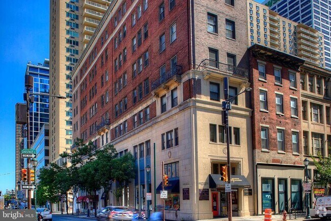 Building Photo - 1939 Chestnut St Unit 4A Rental