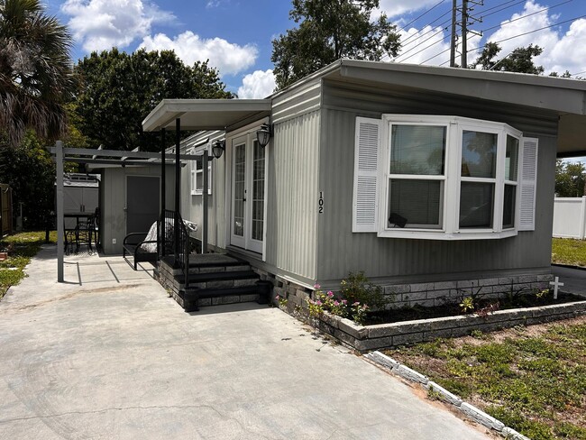 Building Photo - Charming 2-Bedroom Home in Largo – 55+ community