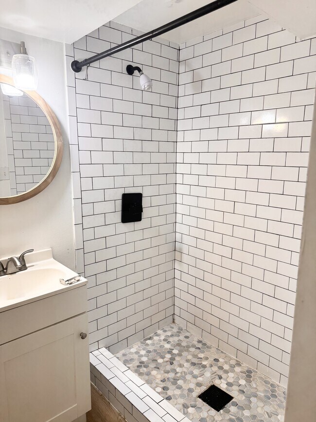 Photo - 135 E 17th St