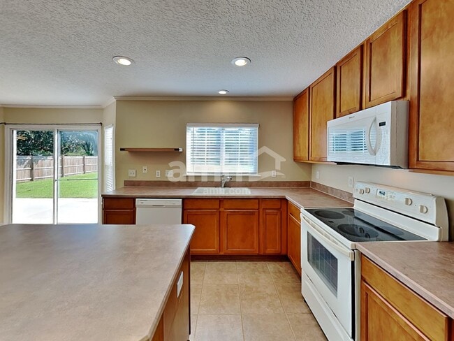 Photo - 325 Van Gogh Cir