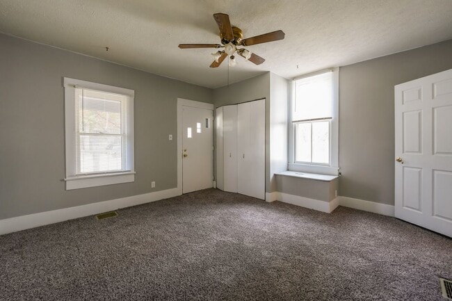 Photo - 1808 E Oak St