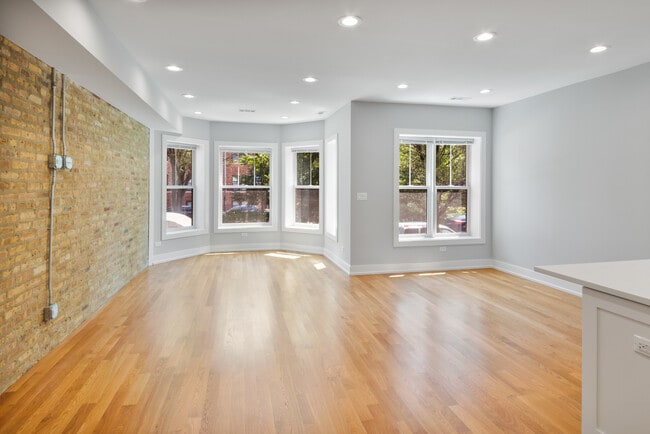 Building Photo - 4624 N Ashland Ave Unit 01Sa