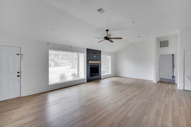 Photo - 3301 Yellowstone Dr