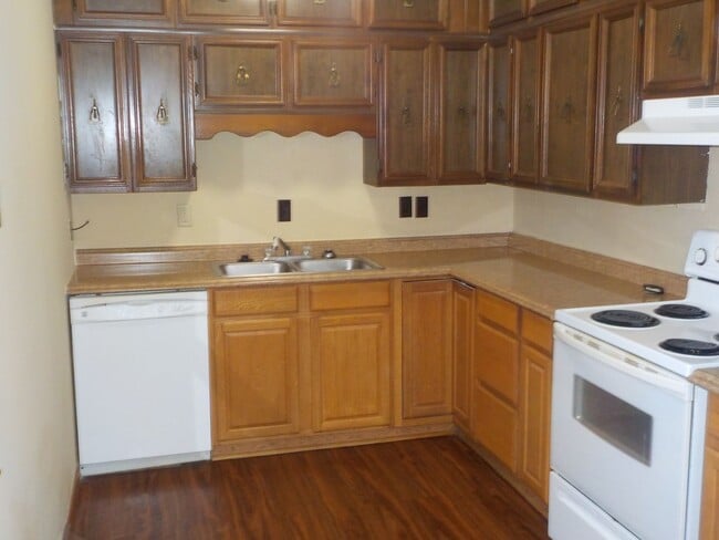 Photo - 909 Highland Dr