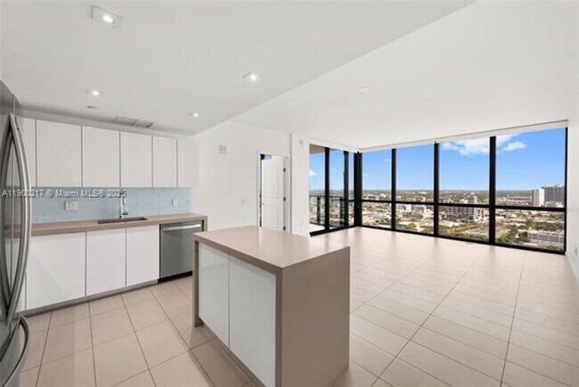 Building Photo - 1600 NE 1st Ave Unit 1600 NE 1st Ave 3016