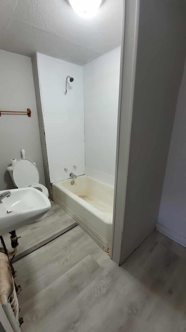 Photo - 201 E Walnut Ave