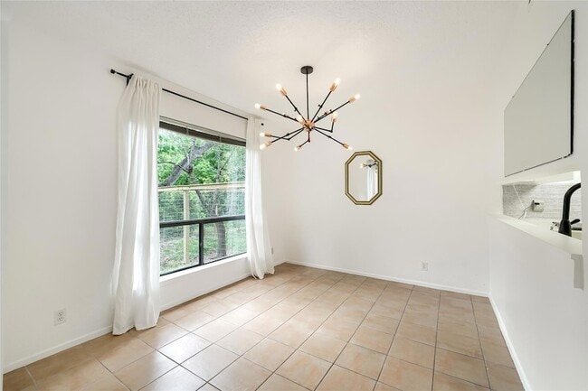 Photo - 6810 Thorncliffe Dr Unit A