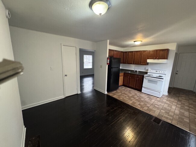 Photo - 324 Banberry Dr SE