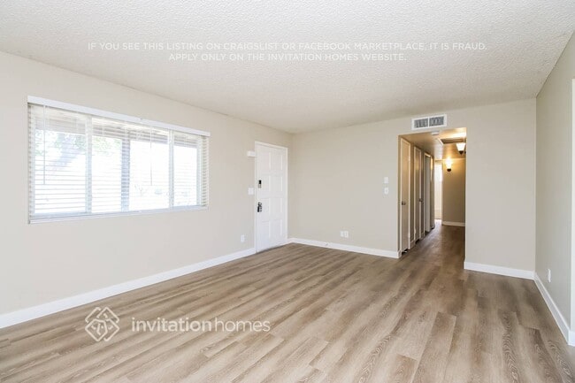 Photo - 1249 E 8th St