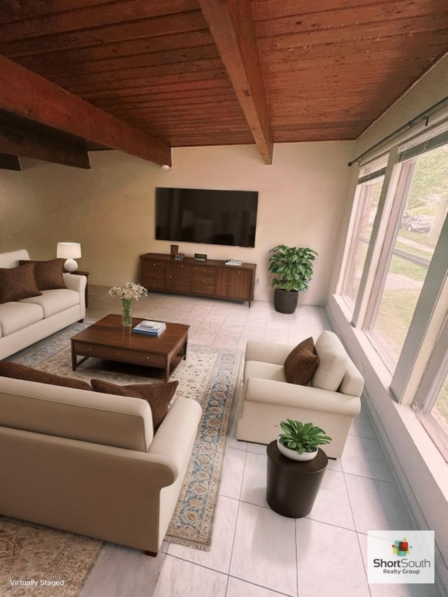 NE Side 2 bed 1 bath Townhouse - NE Side 2 bed 1 bath Townhouse