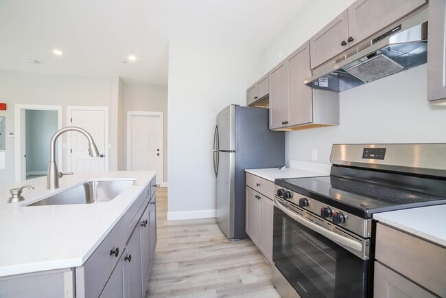 Building Photo - 582 Main St Unit 1 Rental