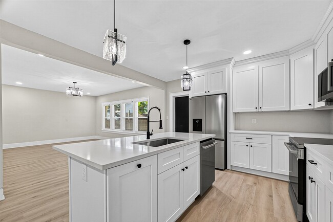 Photo - 1821 Harold St
