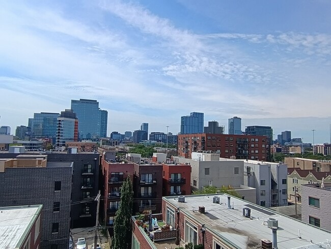 Photo - 680 N Green St
