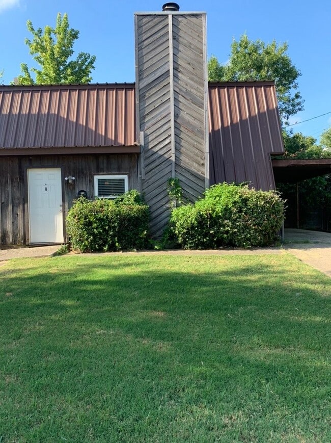 Building Photo - Affordable 2-Bedroom in the Heart of the A... Rental