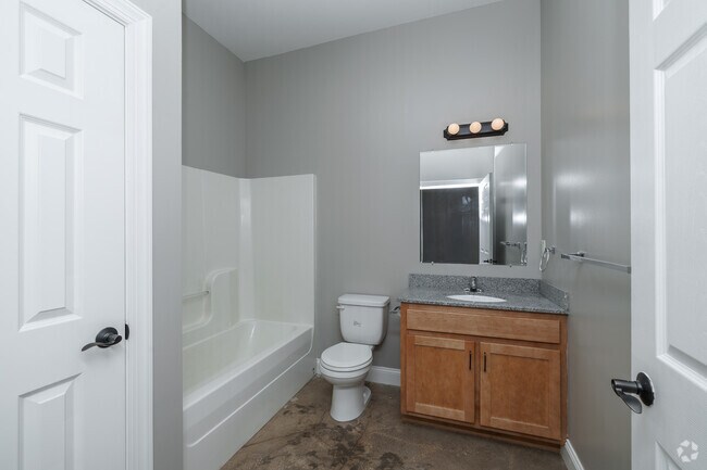 2BR, 1BA - 1,000SF - Bathroom