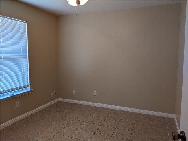 Photo - 1912 Alex Ave