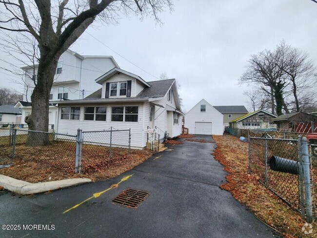 Building Photo - 76 Woodside Ave Rental