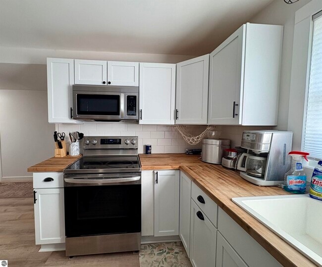 Photo - 7638 Skegemog Point Rd