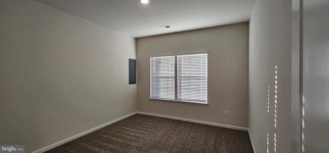 Photo - 124 Clerkenwell Dr