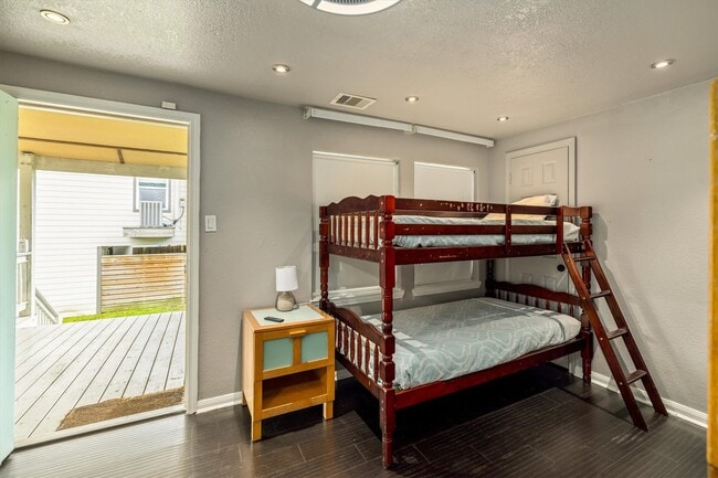 Building Photo - 5219 Avenue Q