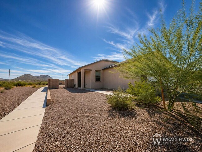 Photo - BEAUTIFULLY UPGRADED EXCEPTIONAL HOME WITH MOUNTAIN VIEWS IN SAGUARO HAVEN