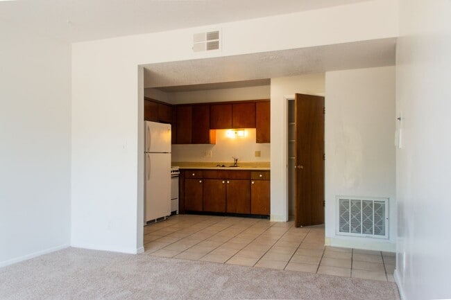 Photo - The Oaks Apartments