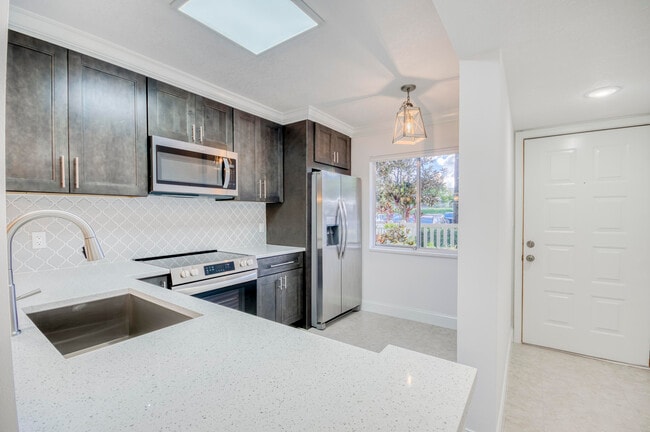 Photo - 6865 Huntington Ln Unit 105