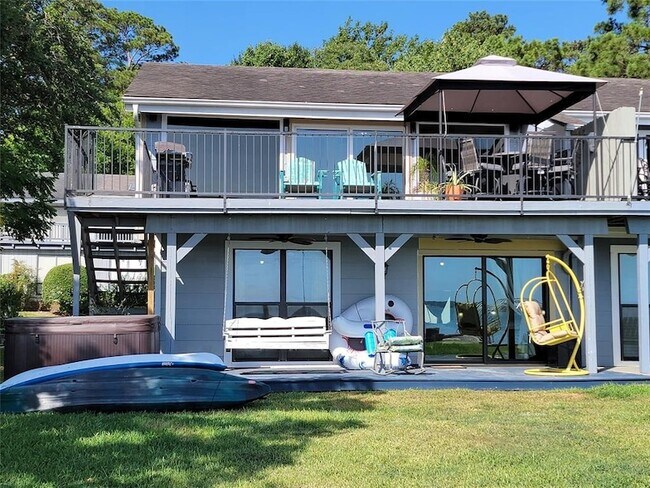 Photo - 32 Lakeview Village