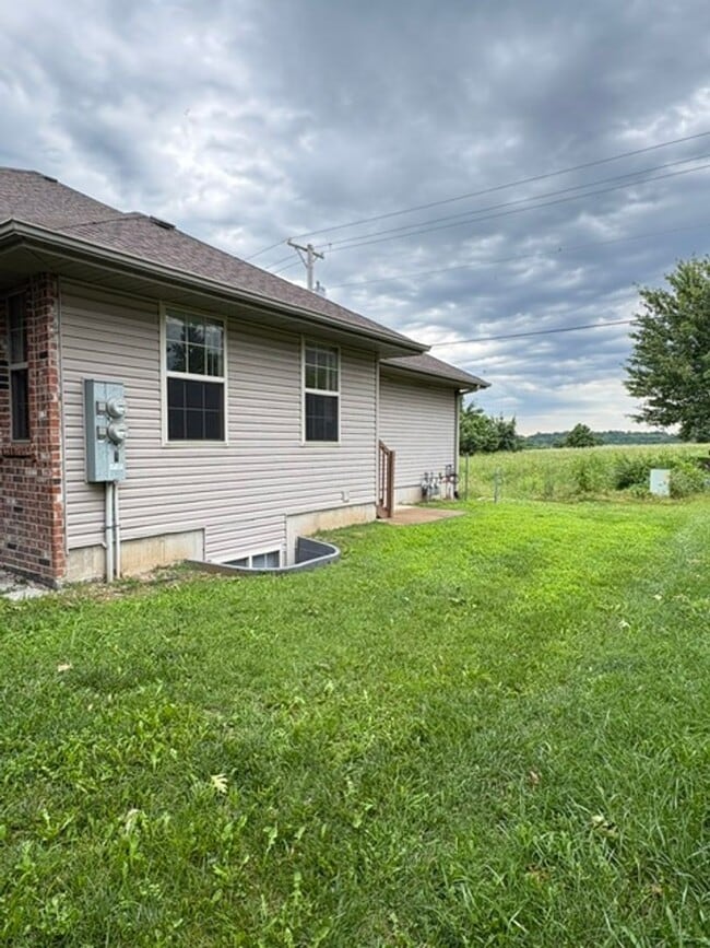 Photo - Ozark~ 4 bedroom walkout basement duplex for rent!