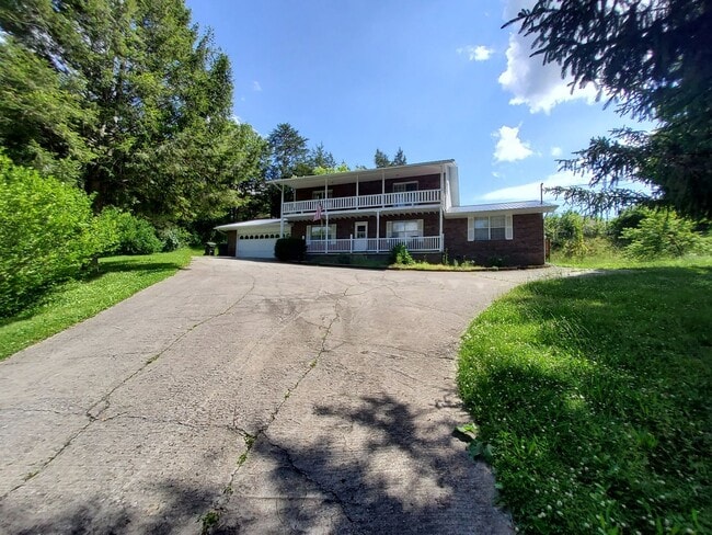 Photo - Sevierville 37862 - Showings begin July 11, 2026 - Fully Furnished! Long term or 3 Month Lease Co...