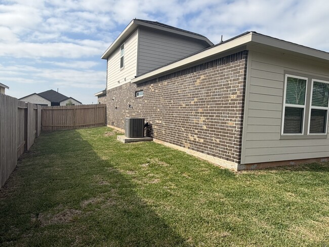 Photo - 407 Robin Ct