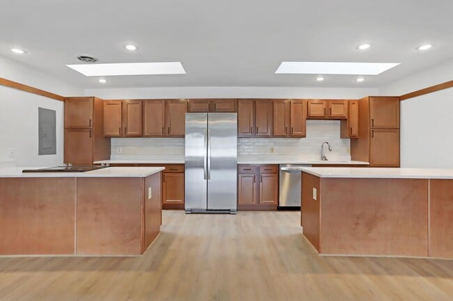 Photo - 4BD/4BA Duplex In Champaign Unit A