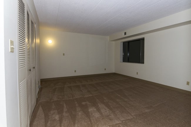 Lexington Manor Apartments