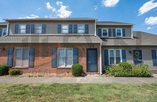 Building Photo - Cozy 2 BR, 1.5 BA Townhome In North Durham Crystal Pines Community