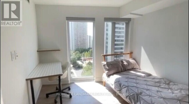 Photo - 575 Bloor St E