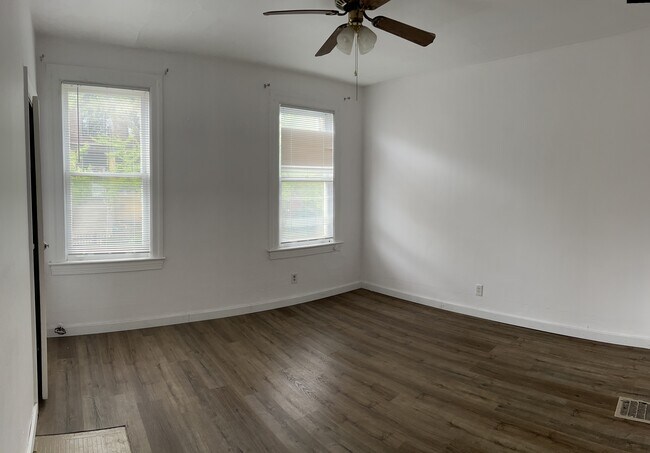 Bedroom - 5135 Carnegie St