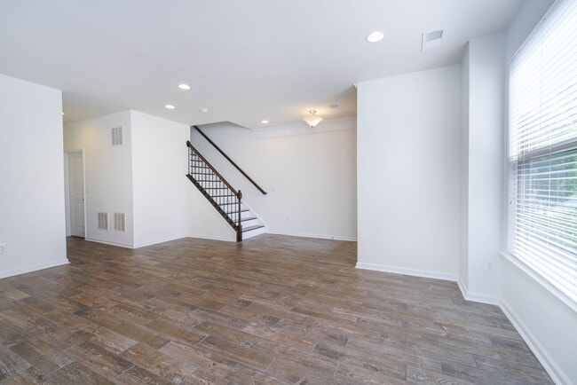Photo - 3 bedroom 3 bath townhouse in Brambleton