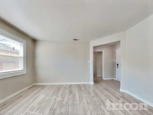 Photo - 6335 40th Ave
