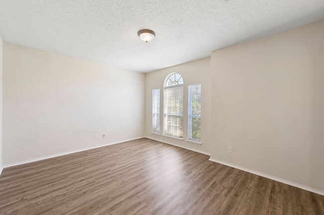 Photo - 6917 Club Creek Dr