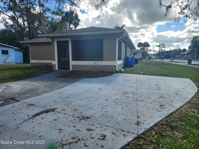 Photo - 1019 Brightman St