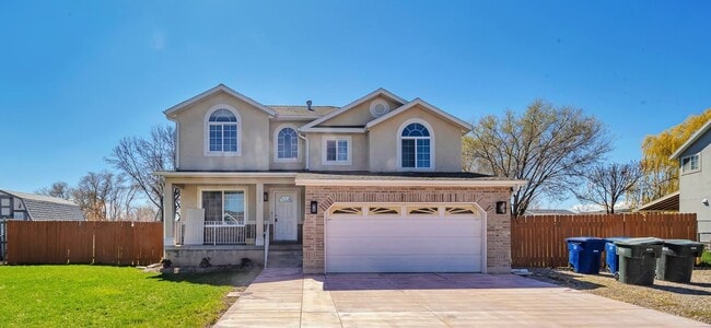 Building Photo - 2255 Red Robin Rd