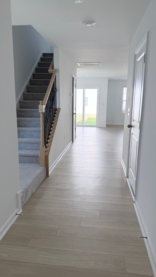 Photo - 206 Hunthill Rd