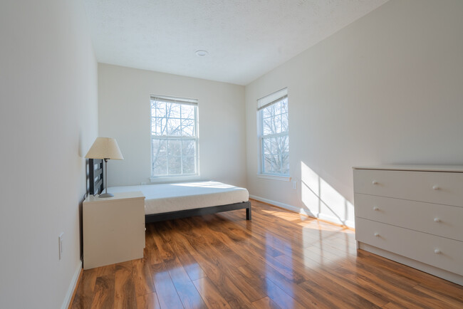 Photo - 1626 Briarview Ct Townhome