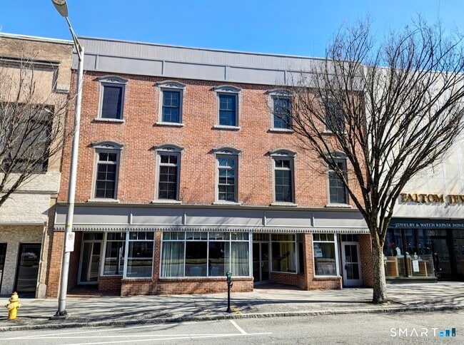 Building Photo - 209 Main St Unit 2C
