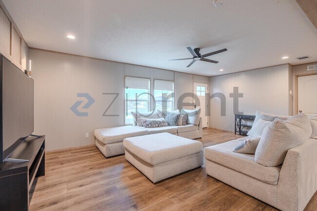 Photo - 1202 Longleaf Pne St