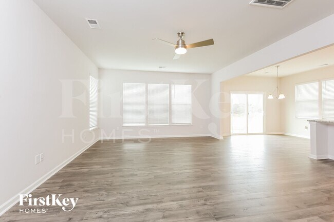 Photo - 703 Birchcrest Wy