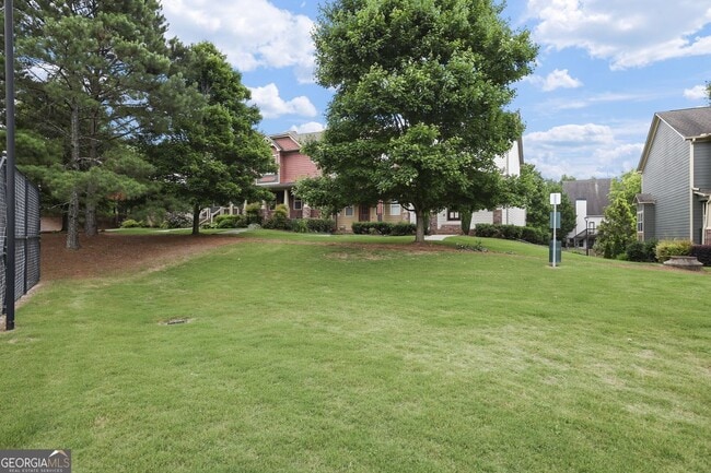 Photo - 423 Royal Cres Ln E