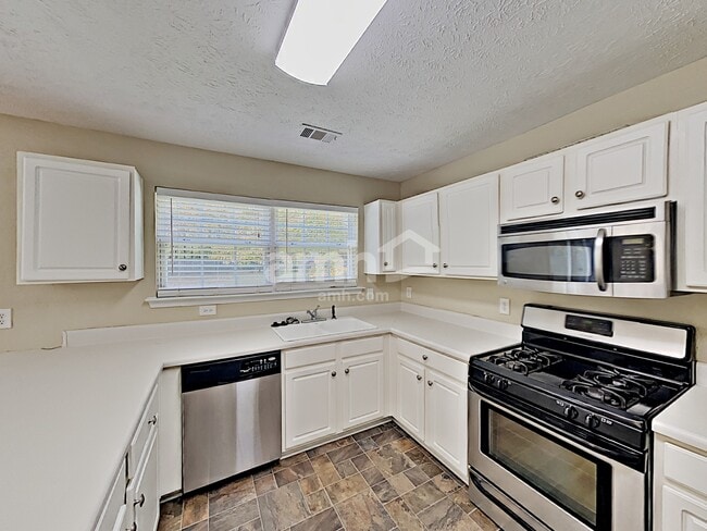 Photo - 329 Westminster Dr