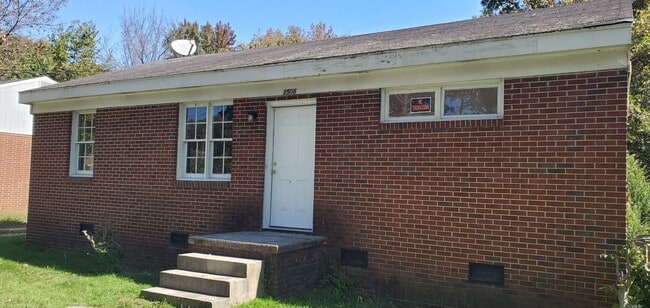 Building Photo - 3 Bedroom 1 Bathroom House